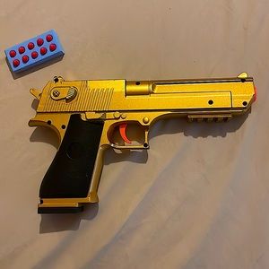 Small nerf-bullet handgun